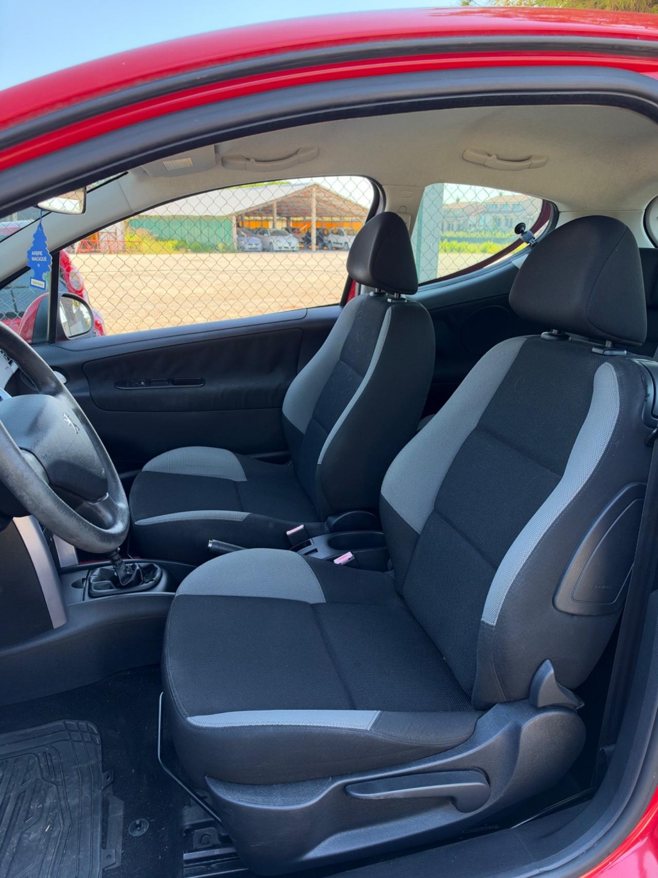 Peugeot 207 sport 1.4 Benzina Neopatentati