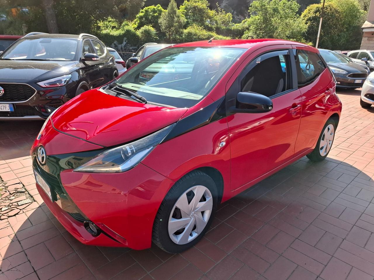 Toyota Aygo 1.0 VVT-i 69 CV 5 porte x-play MMT