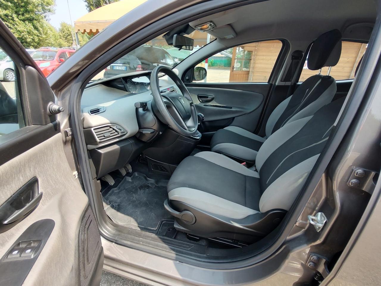 Lancia Ypsilon 1.2 69 CV 5 porte Silver, OK NEOPATENTATI, GARANZIA. L 12 MESI
