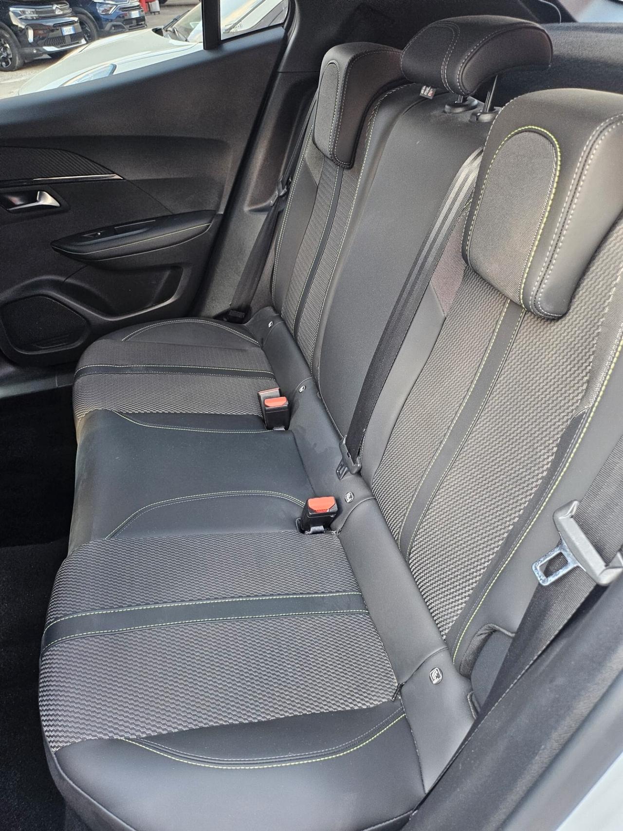 Peugeot 2008 PureTech 130 S&S EAT8 GT