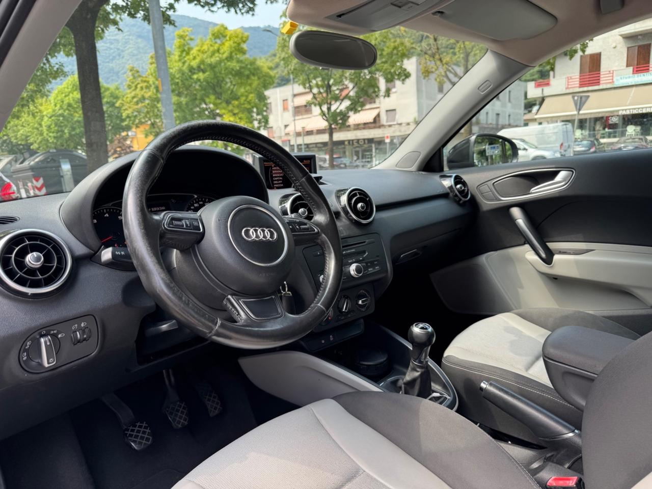 Audi A1 1.2 TFSI Ambition TAGLIANDATA - OK NEOPATENTATI