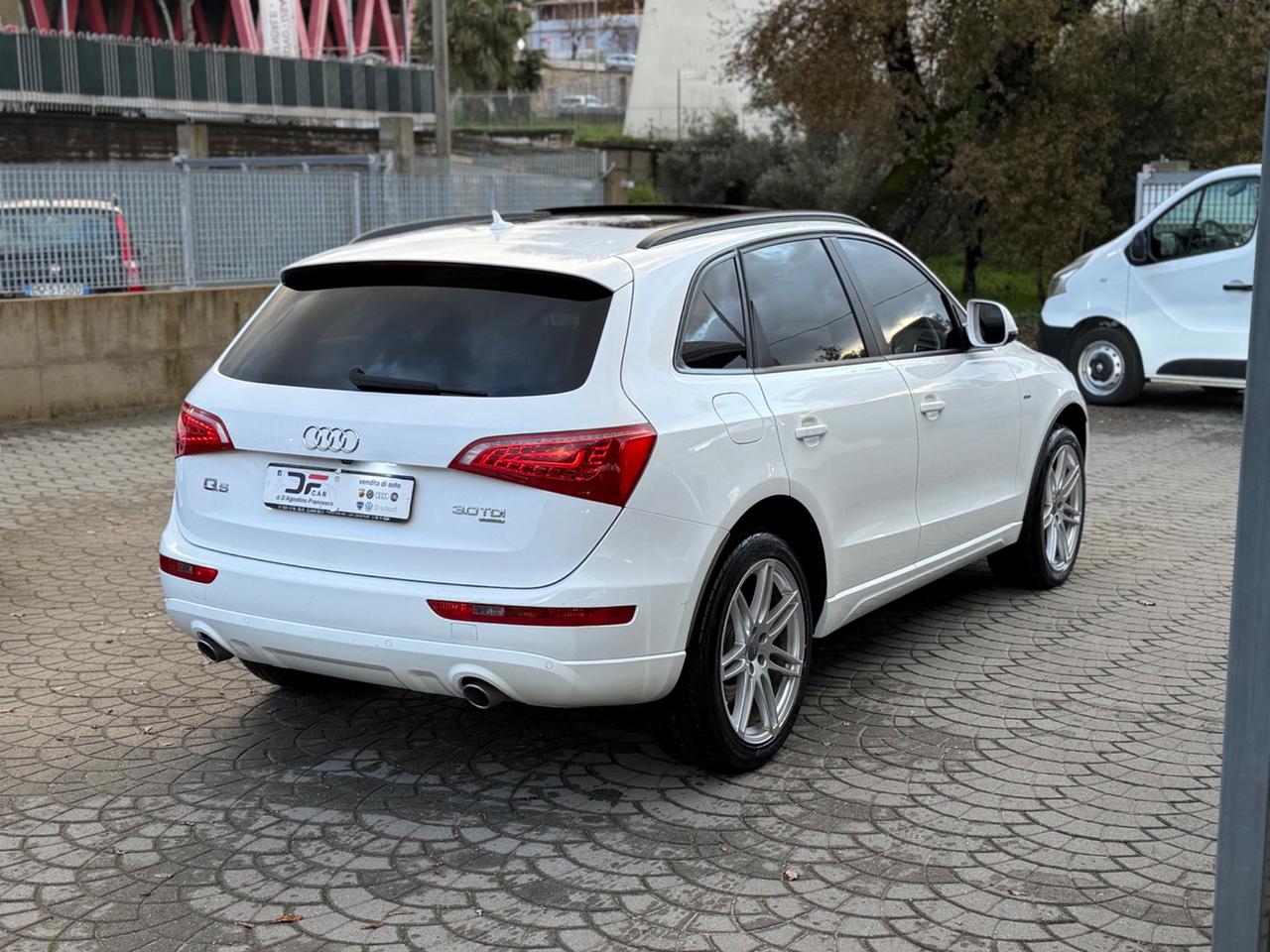Audi Q5 3.0 V6 TDI S-Line con tetto apribile
