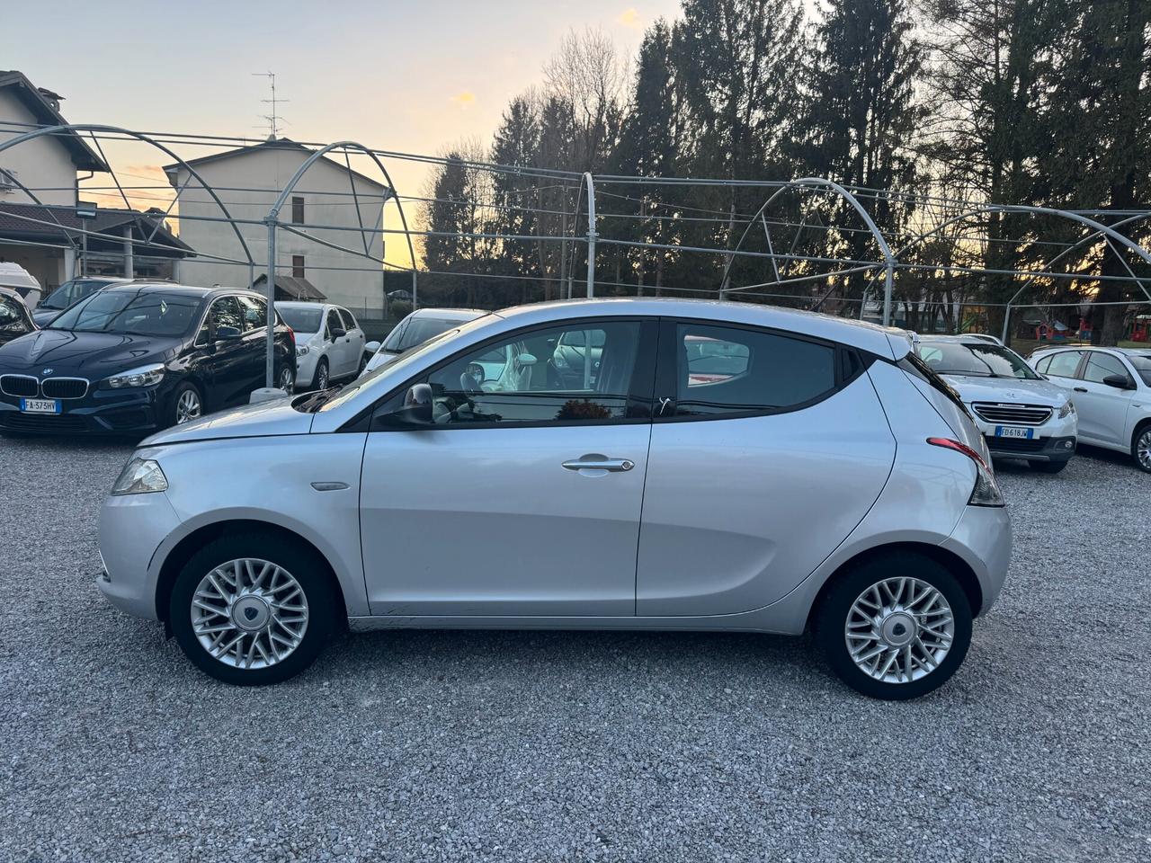 Lancia Ypsilon 1.2 69 CV 5 porte S&S Silver NEOPATENTATI