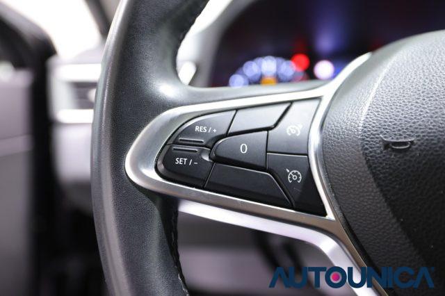 RENAULT Clio TCE 90 CV 5 PORTE EQUILIBRE NEOPATENTATI FARI LED