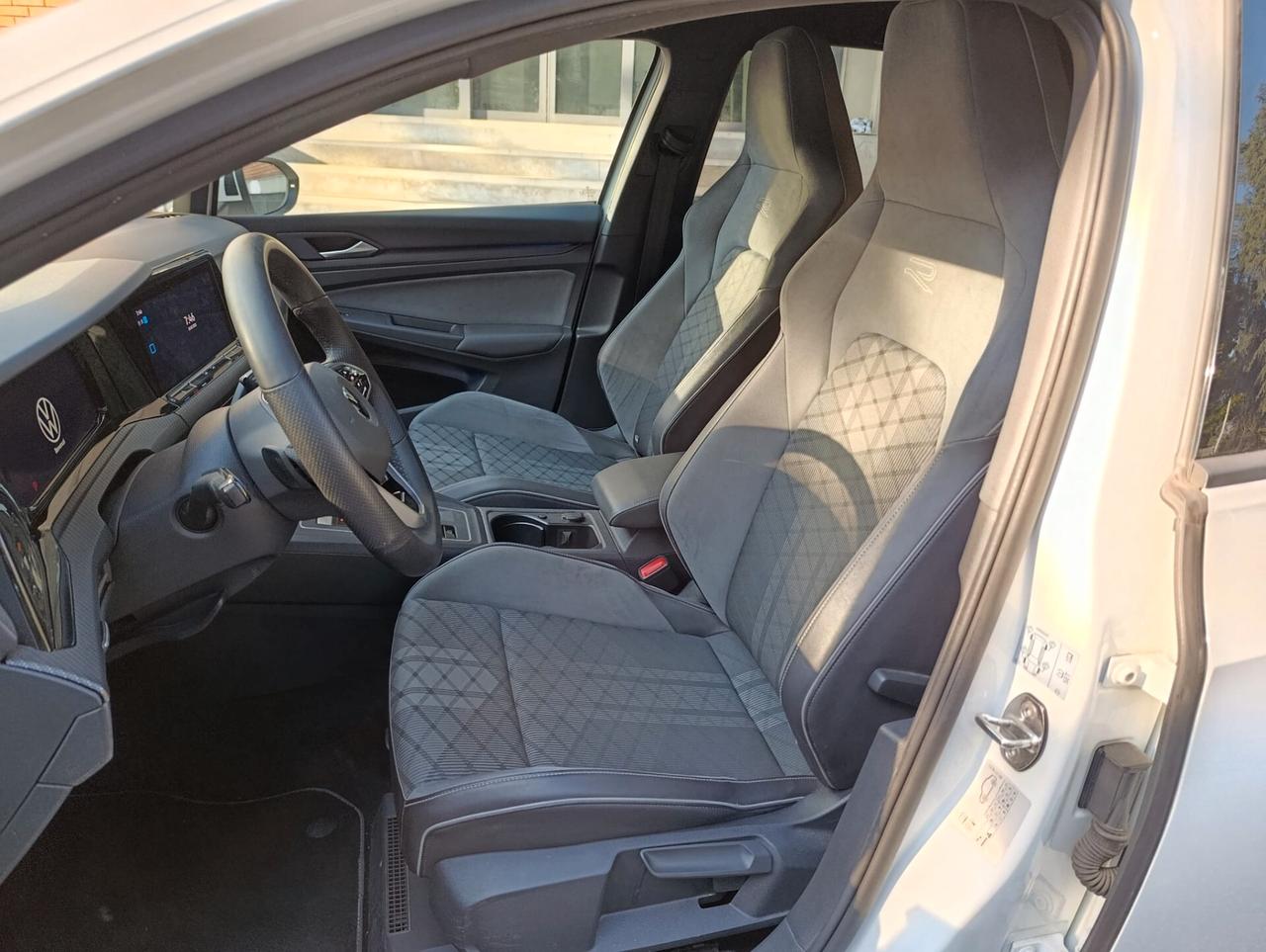 Volkswagen Golf 1.5 eTSI 150 CV EVO ACT DSG R-Line - NEOPATENTATI