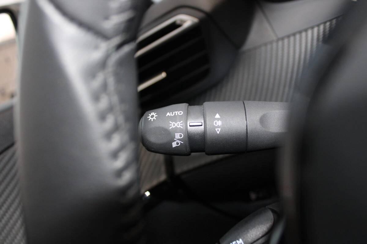 Peugeot 208 1.2 puretech Allure s&s 100cv Con NAVIGATORE
