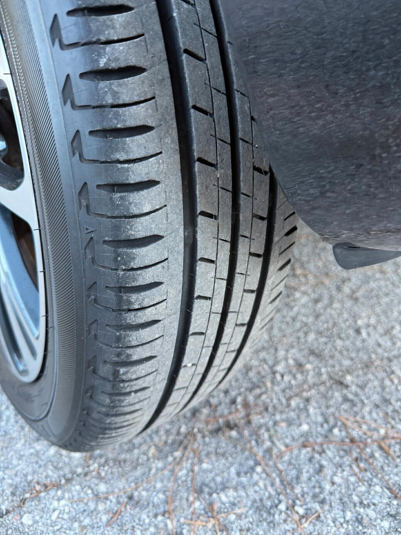 "UNA CHICCA" Suzuki Swift 1.2 Hybrid 4x4 AllGrip Top