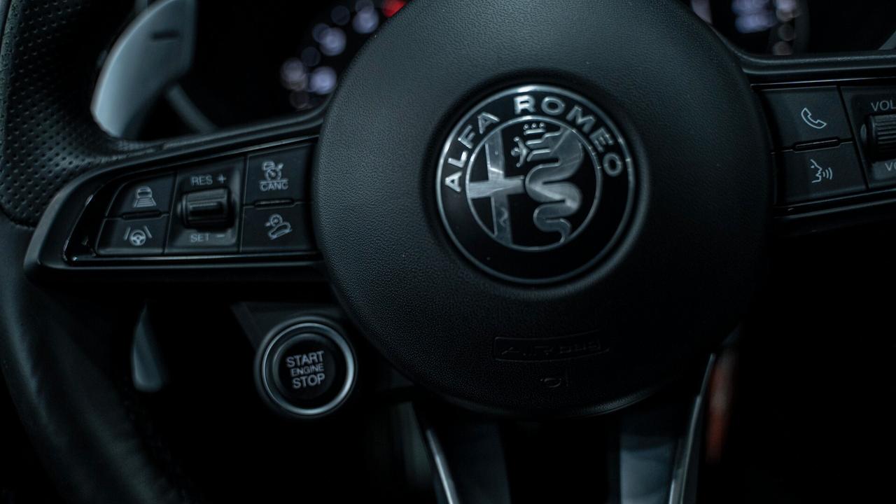 Alfa Romeo Stelvio VELOCE 2.2 Ti Q4 210 CV 20" CARBON AUTO XENO FULL