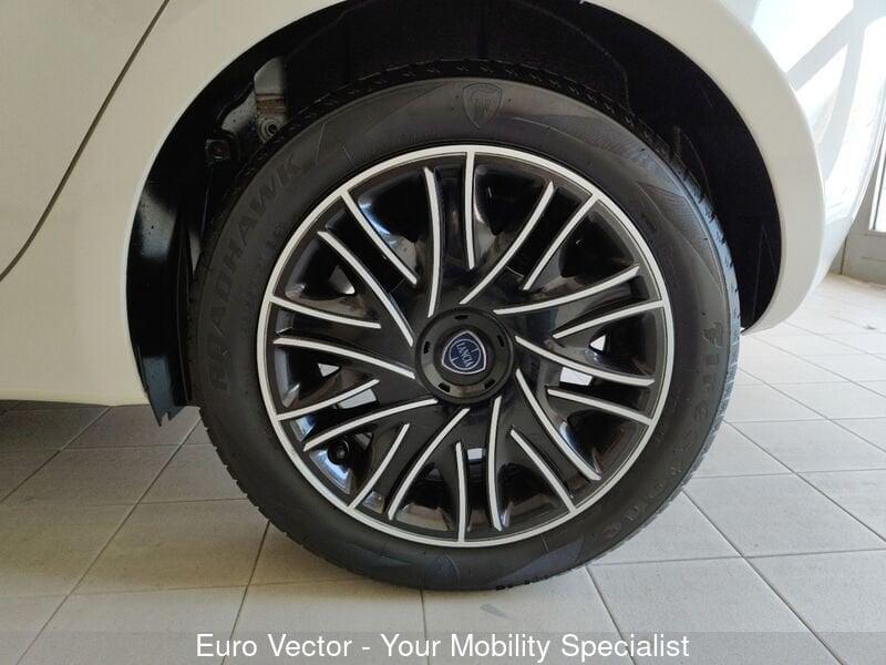 Lancia Ypsilon 1.2 69 CV 5 porte Gold