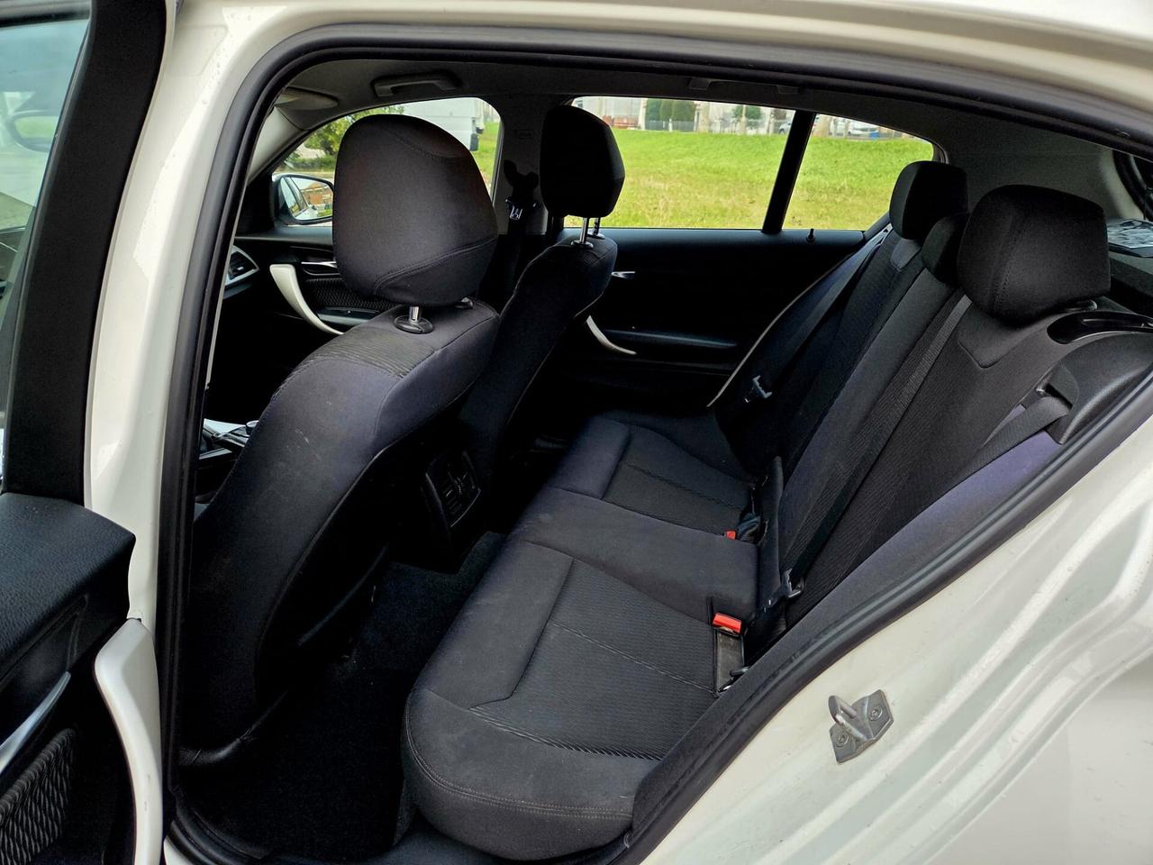 Bmw 116 116d 5p. Unique