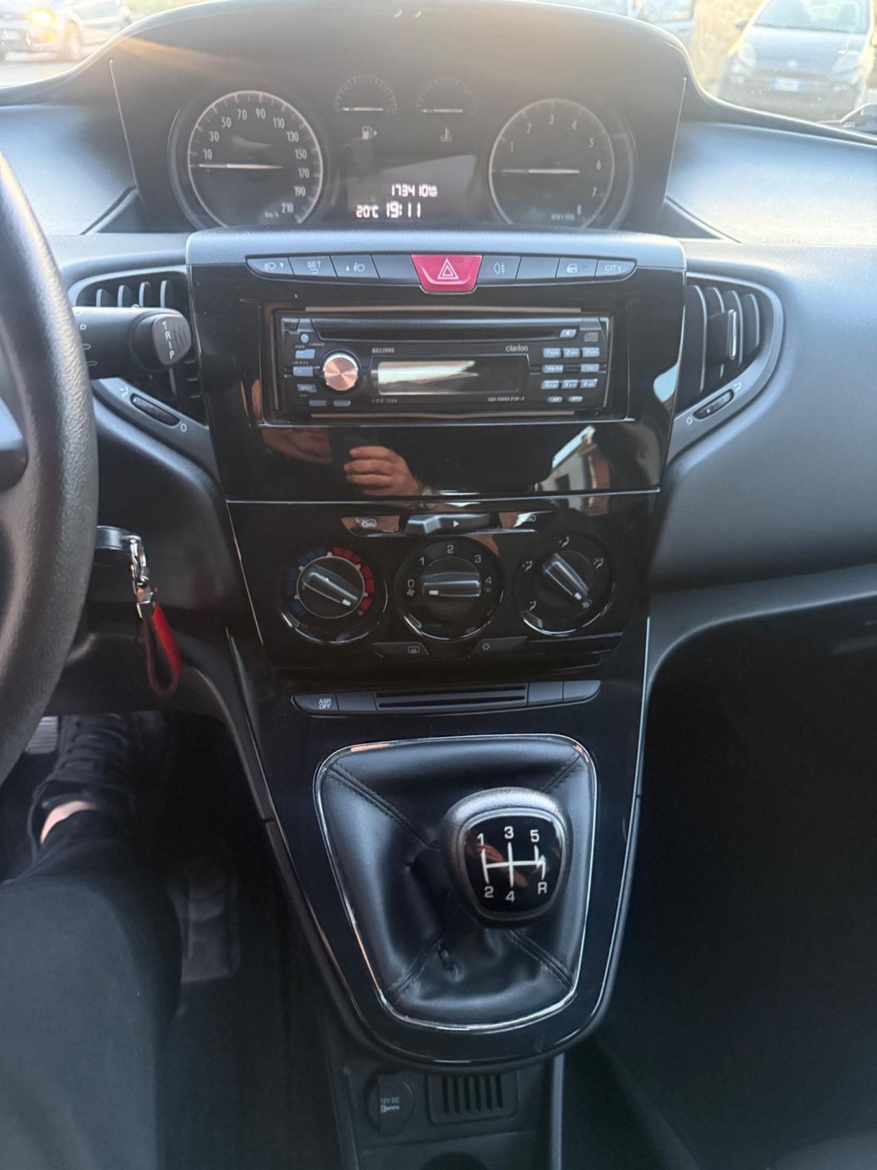 Lancia Ypsilon 1.2 69 CV 5 porte Silver