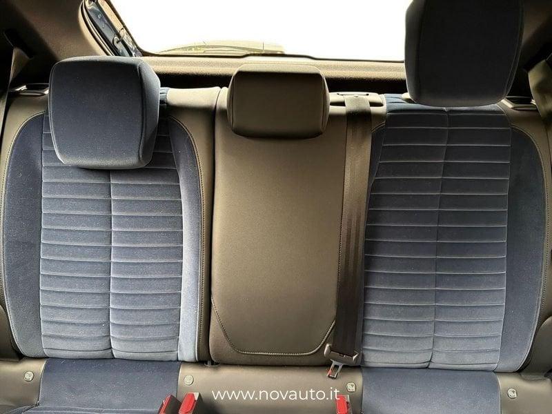 Lancia Ypsilon Ibrida Ibrida Edizione Limitata Cassina e-DCT