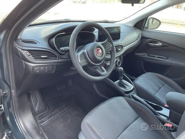 FIAT Tipo Hatchback My22 1.5 Hybrid130cv Dc N67265