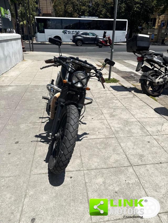 TRIUMPH Bonneville T100 black