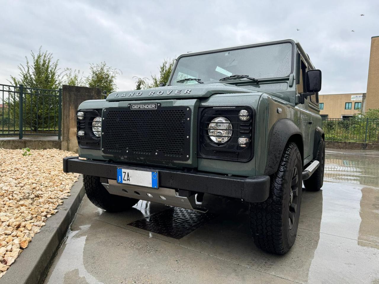 Land Rover Defender 90