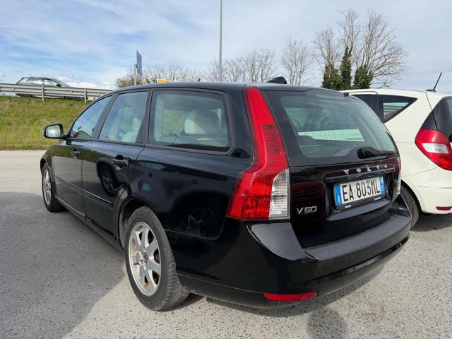 VOLVO V50 D2 R-design