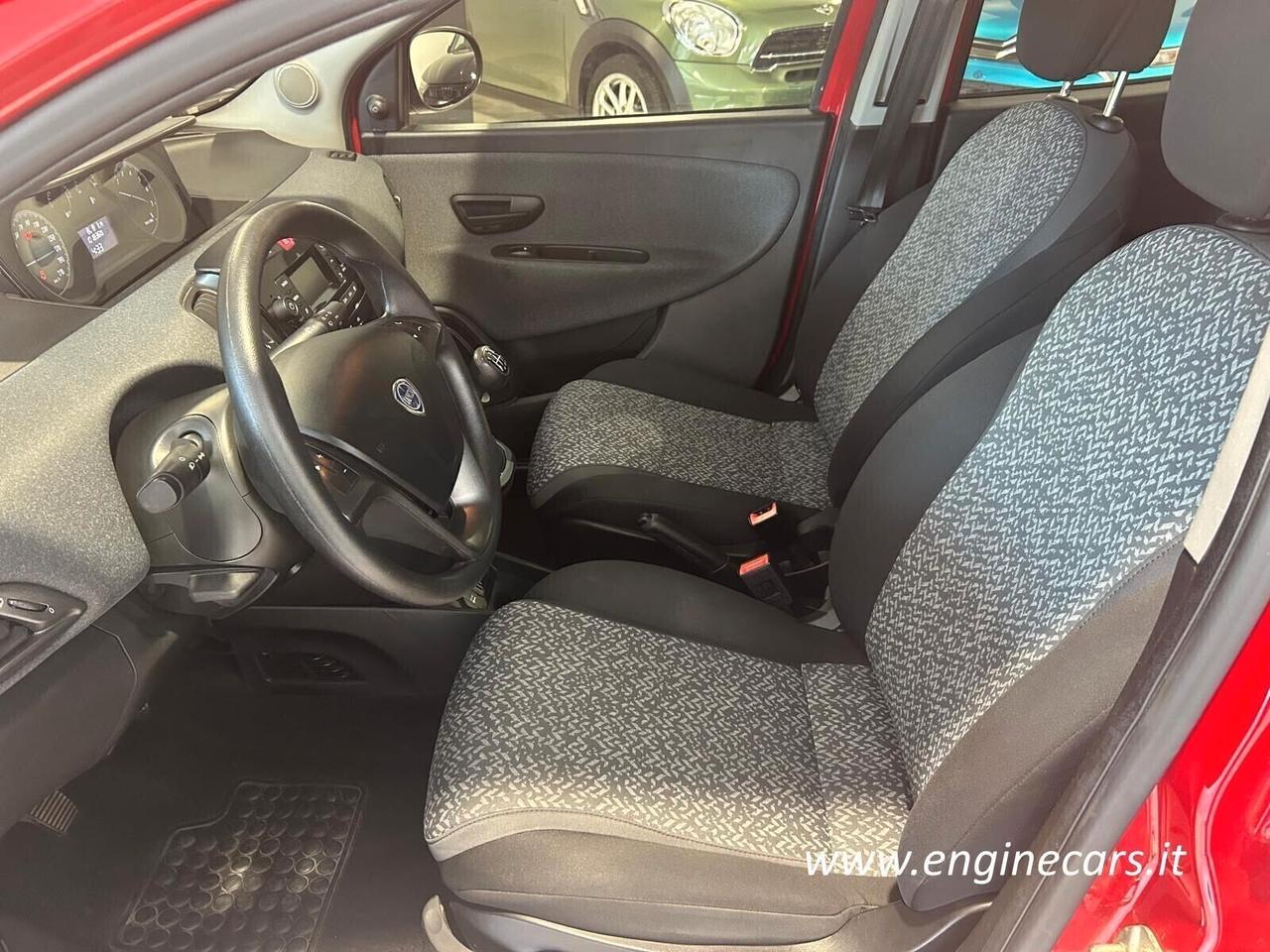 Lancia Ypsilon 1.0 FireFly 5 porte S&S Hybrid Ecochic Silver