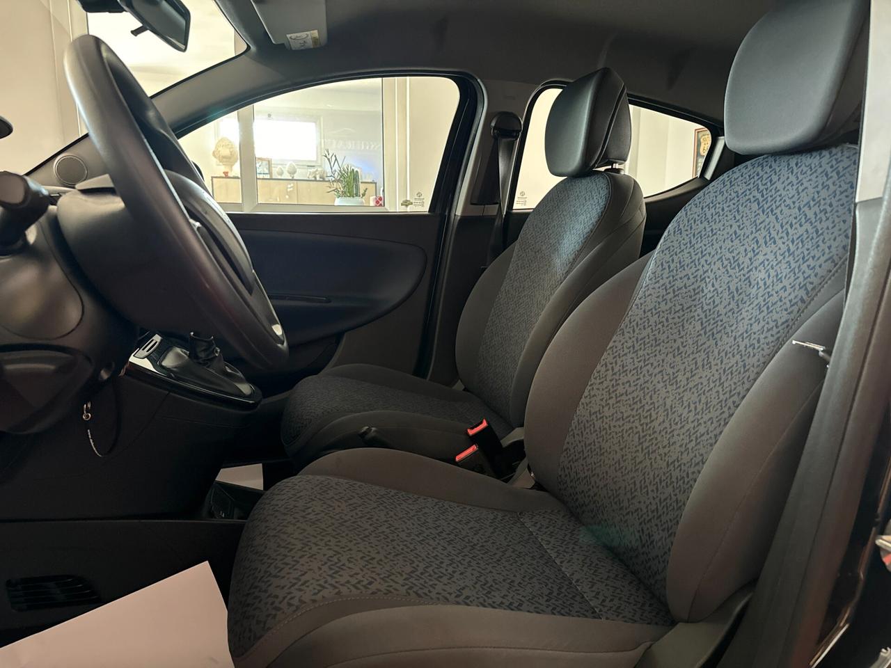 LANCIA YPSILON 1.0 FIREFLY 70CV HYBRID ORO 2024
