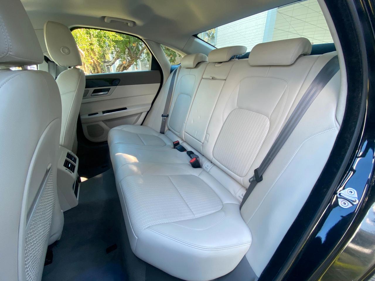 Jaguar XF 2.0 D 180 CV AWD aut. Prestige Business