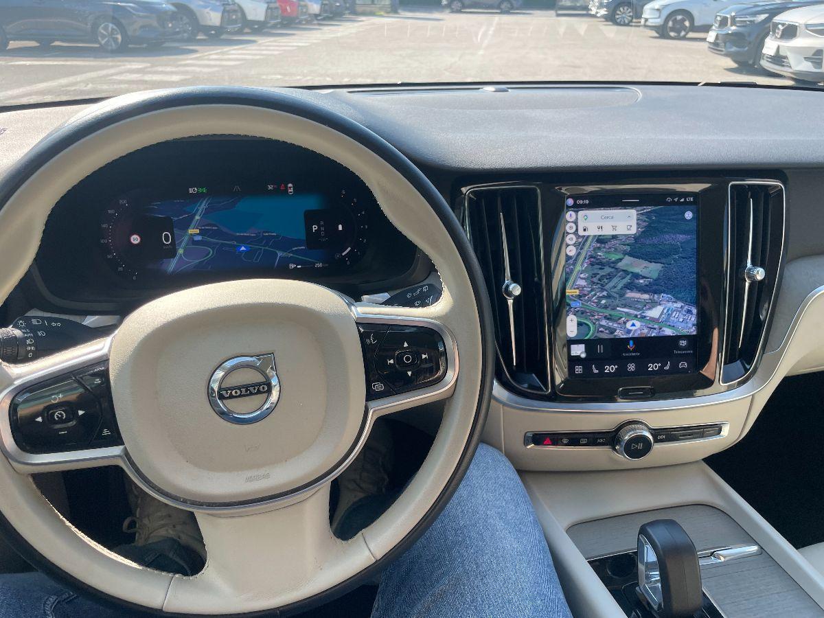 VOLVO - V60 - B4aut. Plus Dark