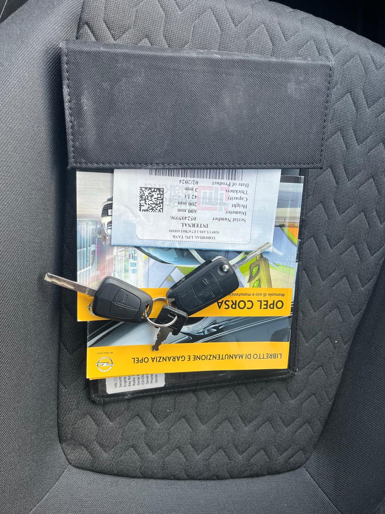 Opel corsa/1.2GPL/86CV/neopatentato/1.2GPL/Euro5B/5Porte e 5Posti/unico proprietario