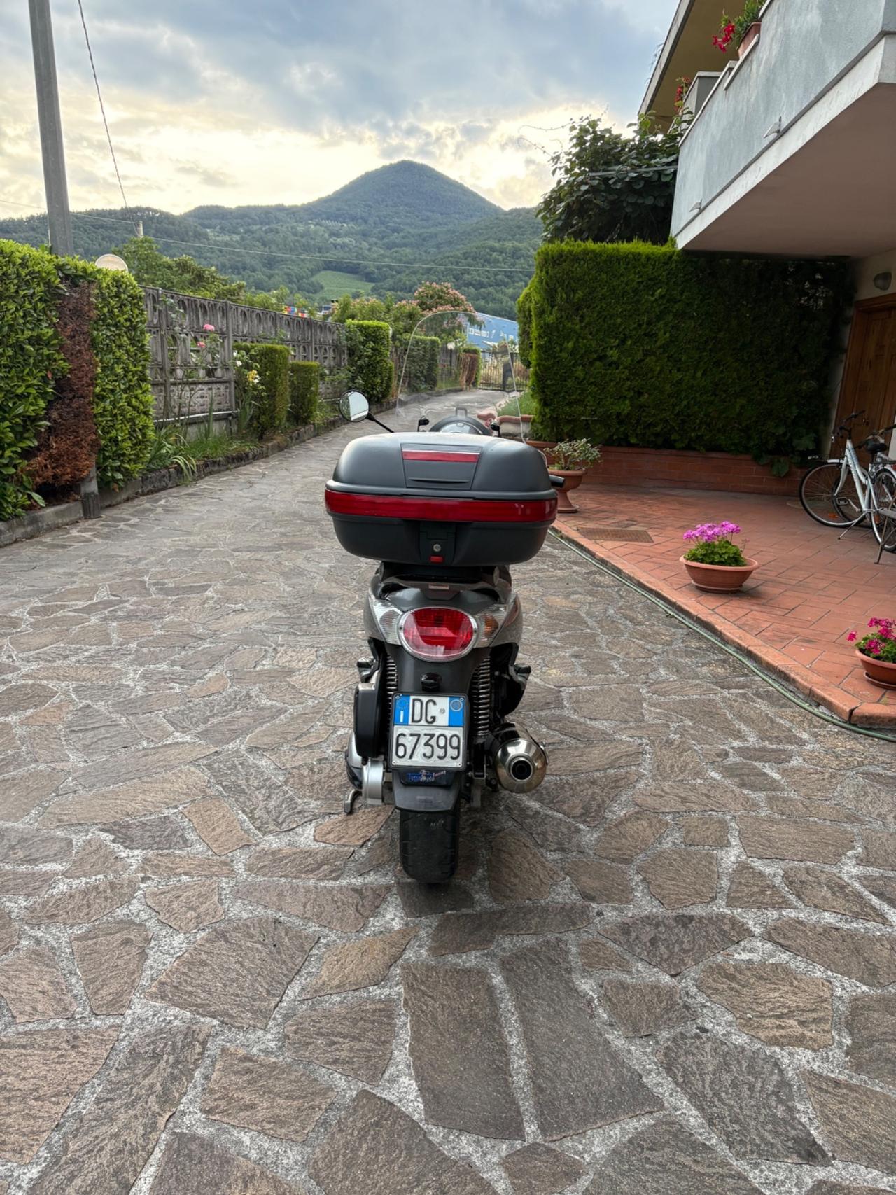Aprilia Scarabeo 400