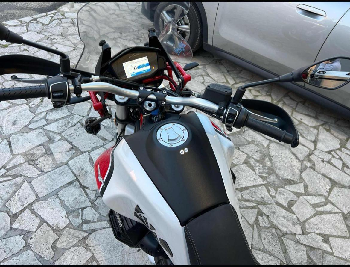 Moto Guzzi V85 TT v85 tt
