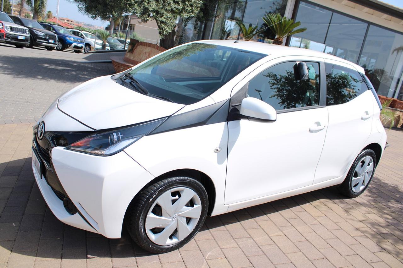 Toyota Aygo 1.0 VVT-i 69 CV 5 porte x-play
