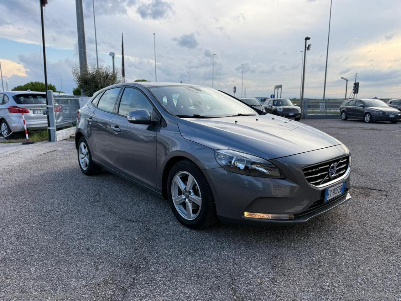 VOLVO V40 D2 Momentum