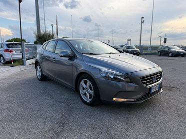 VOLVO V40 D2 Momentum