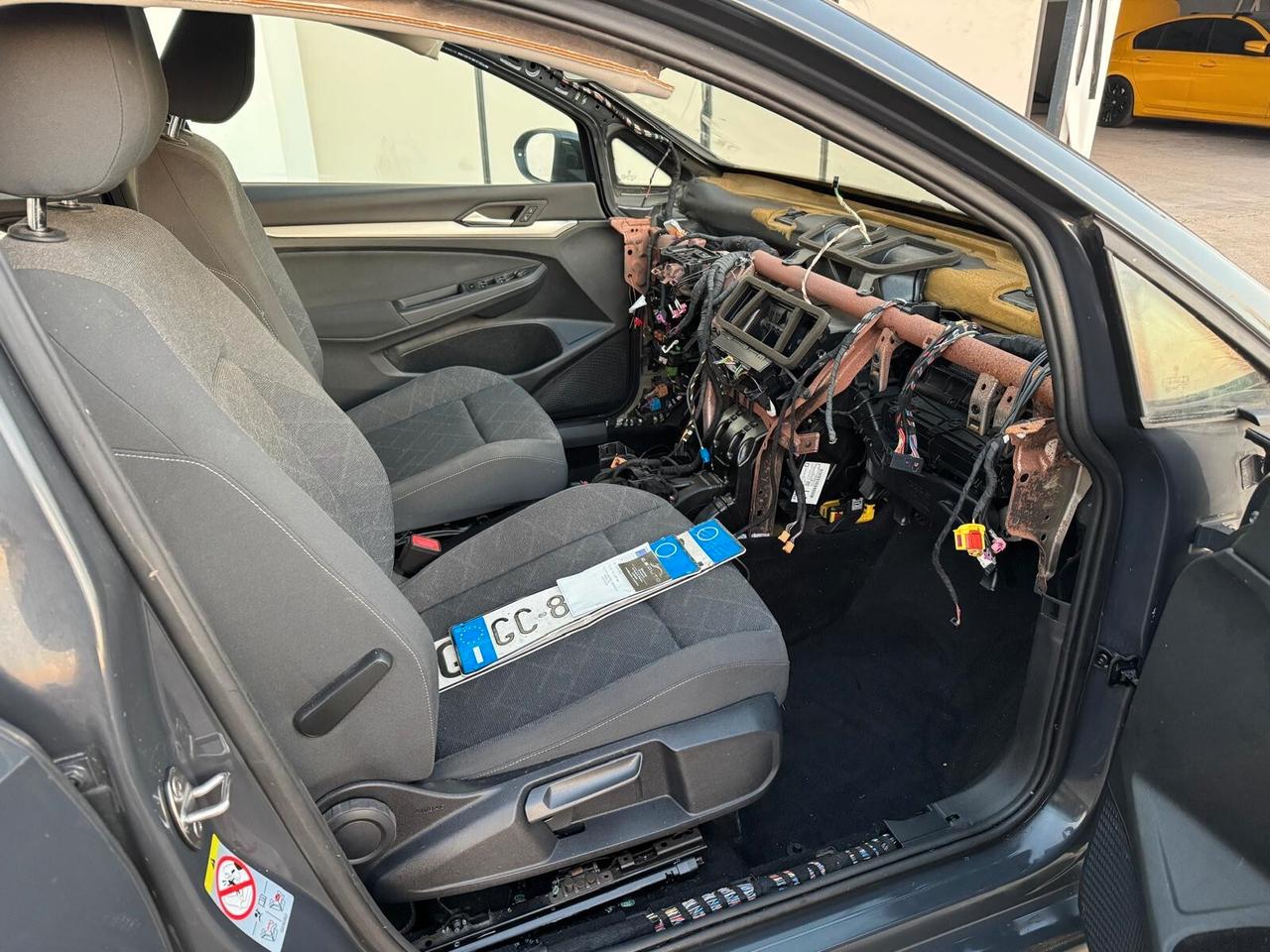 Volkswagen Golf 1.0 etsi evo 110cv dsg FURTO PARZIALE