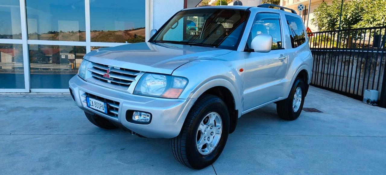 Mitsubishi Pajero 2.5 TDI 3p. Autocarro