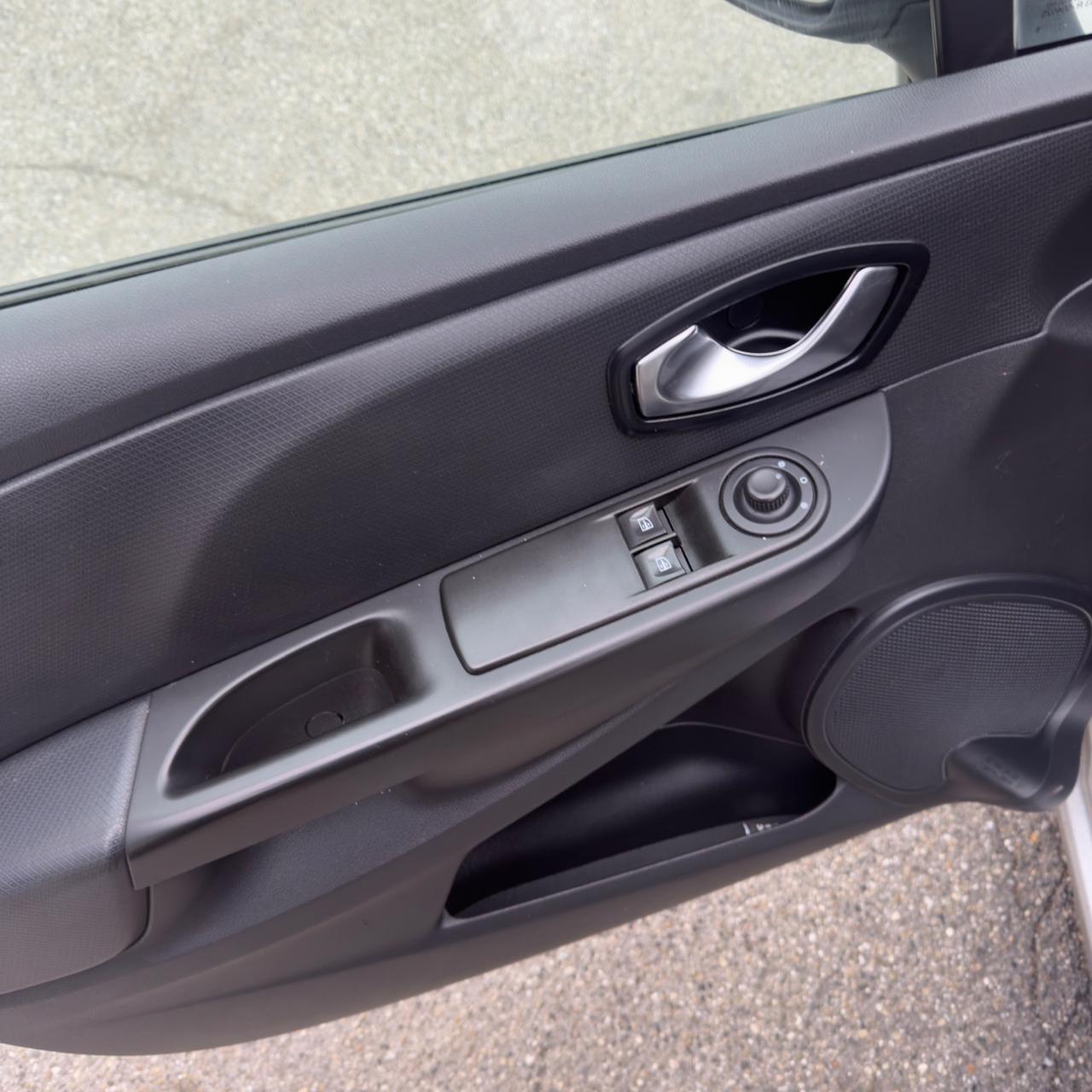 Renault Clio 1.2 75CV 5 porte