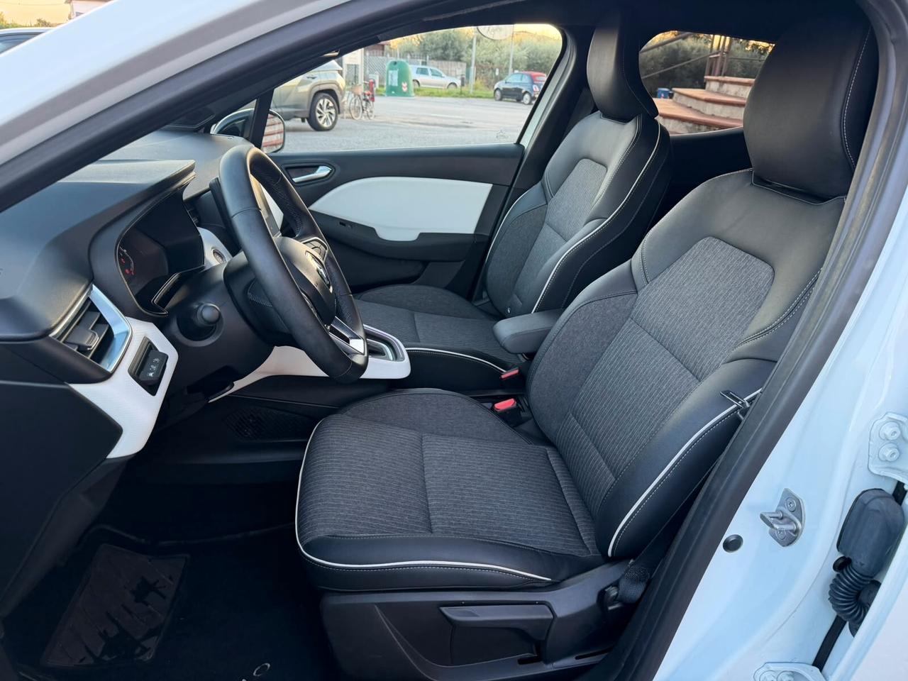 Renault Clio 1.6 E-Tech full hybrid Techno 145cv