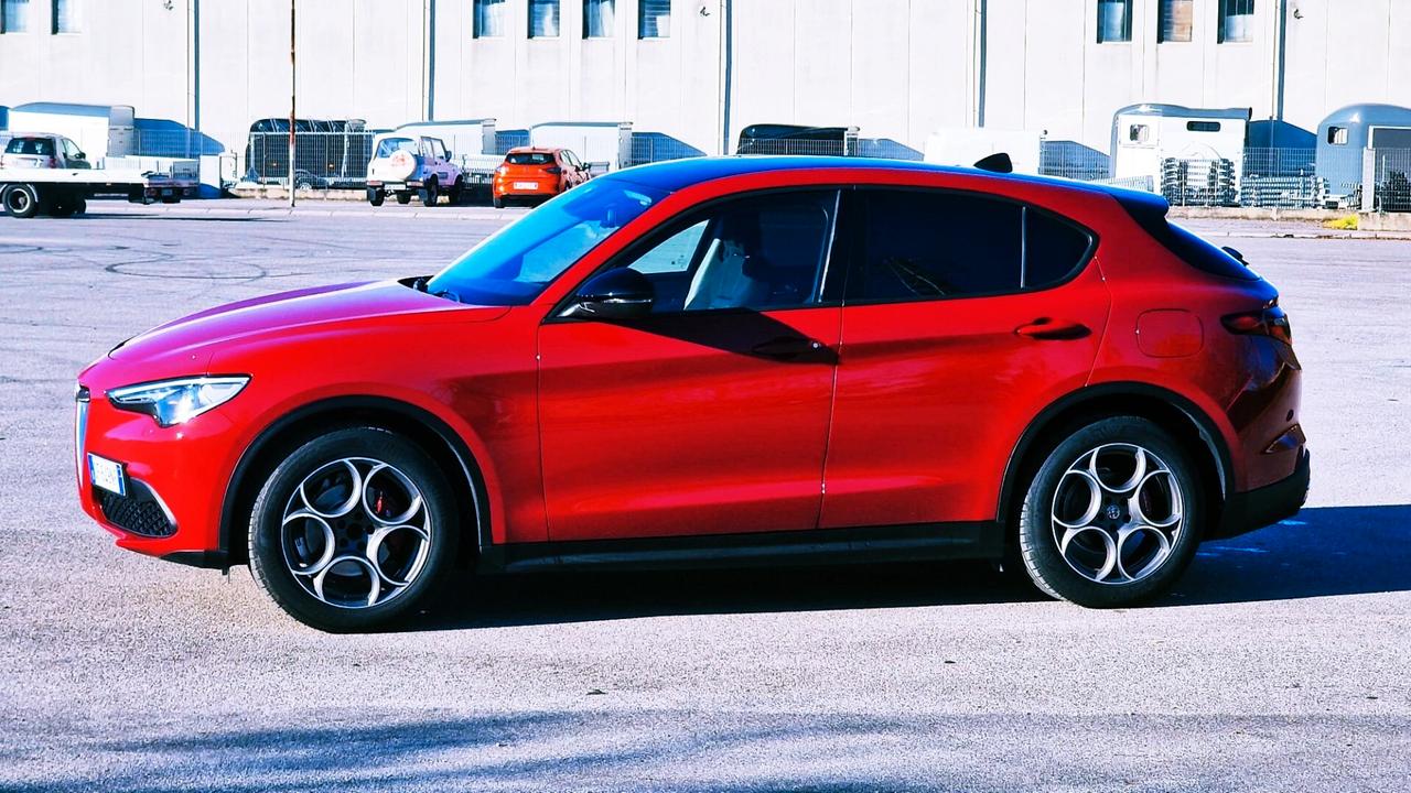 Alfa Romeo Stelvio 2.2 Turbodiesel 160 CV Rosso Edizione Gancio Traino