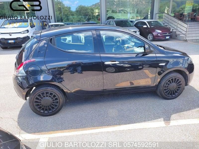 Lancia Ypsilon 1.0 FireFly 5 porte S&S Hybrid Silver