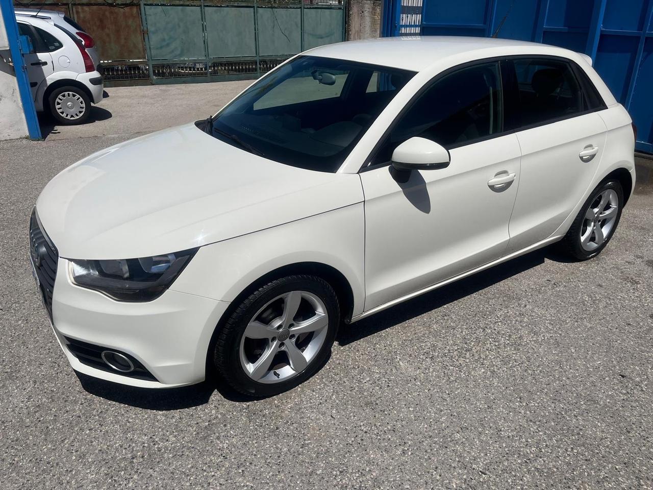 Audi A1 5P-1.6 tdi/90cv-full-2014