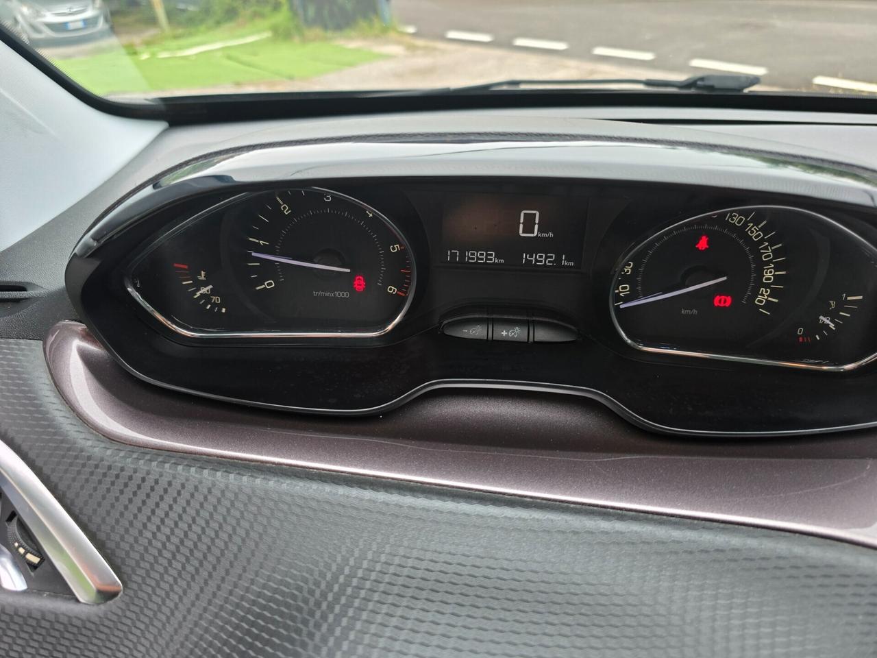 Peugeot 2008 1.4 HDi 68CV 170000km-2014