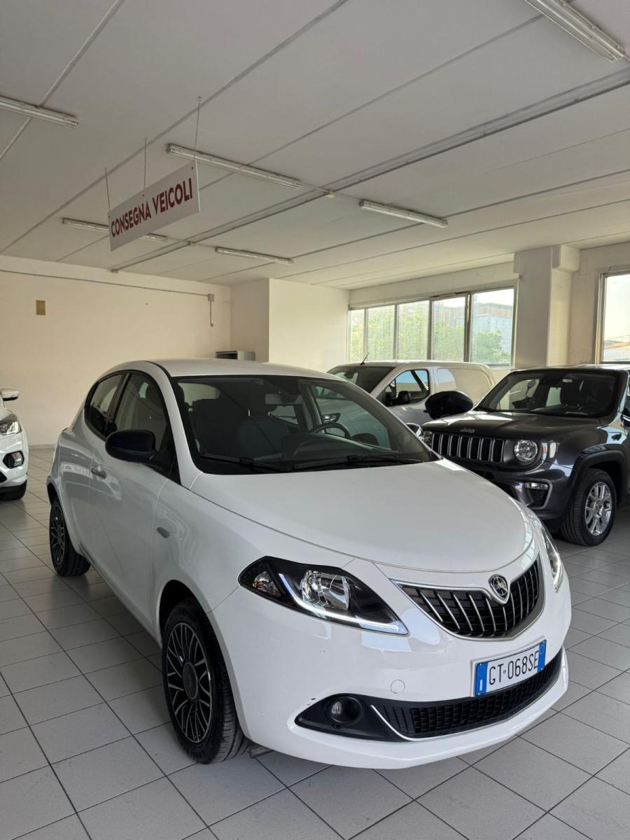LANCIA - Ypsilon - 1.0 FireFly 5p.S&S Hyb. Platino