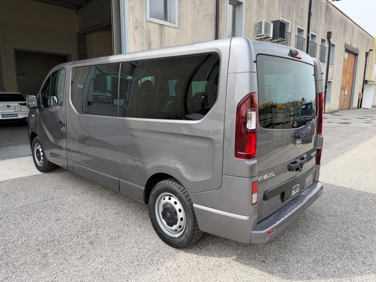Opel Vivaro 9 posti
