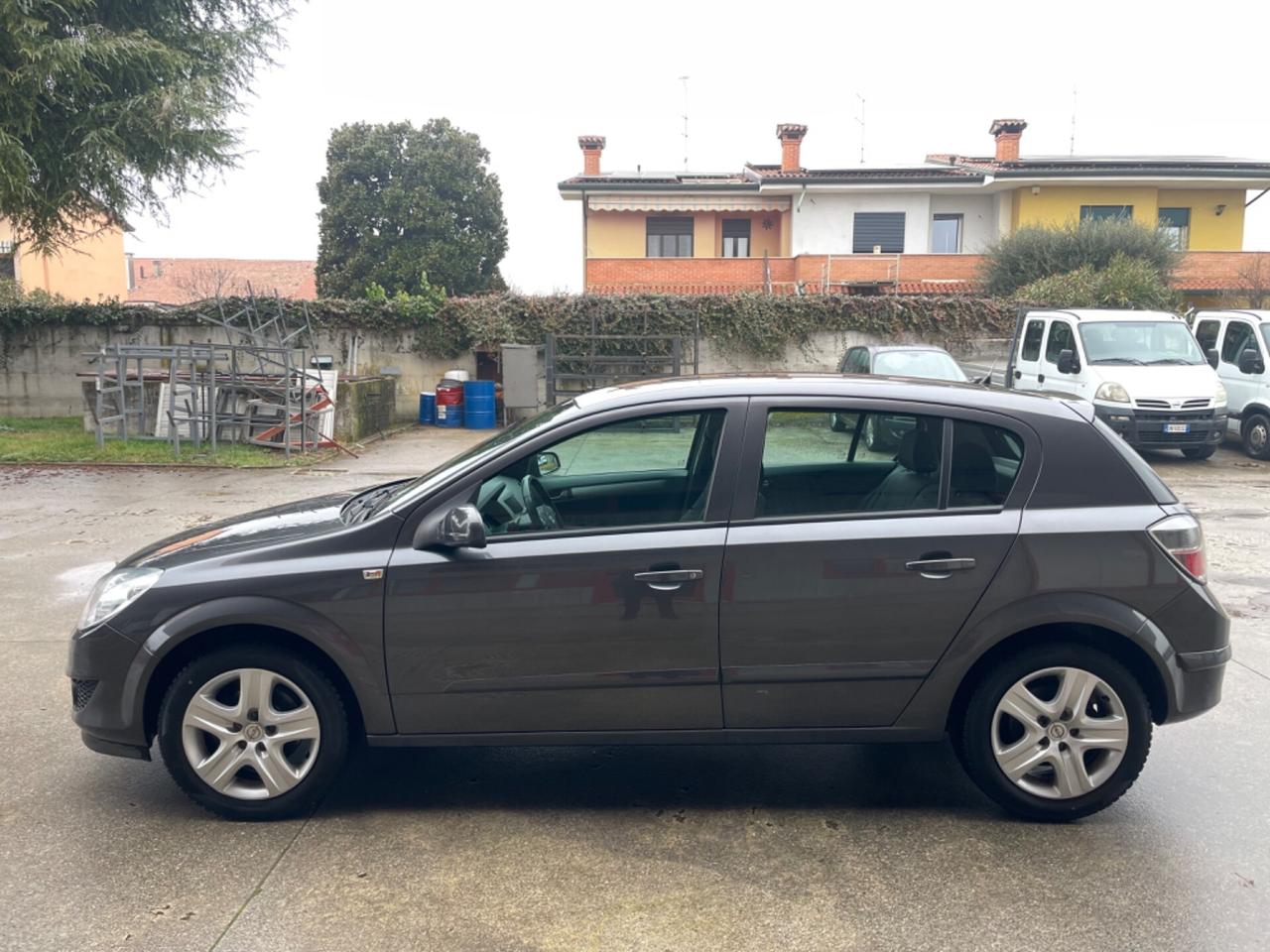 Opel Astra 1.7 CDTI 110CV 5 porte Cosmo neopatentati