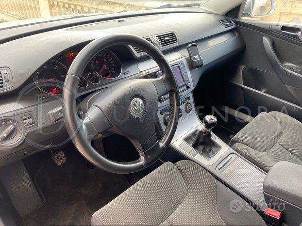Volkswagen Passat 140 CV NAVI,