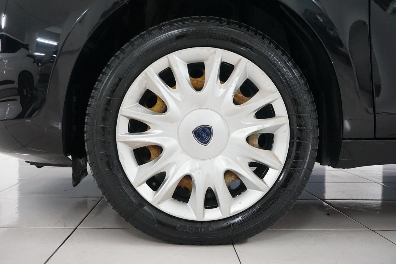 Lancia Ypsilon 1.2 69 CV 5 porte Silver