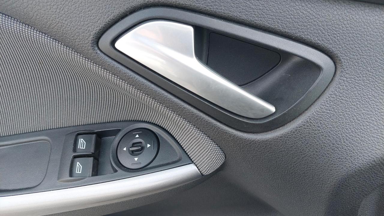 FORD FOCUS SW - SPAZIOSA PER LAVORO E FAMIGLIA