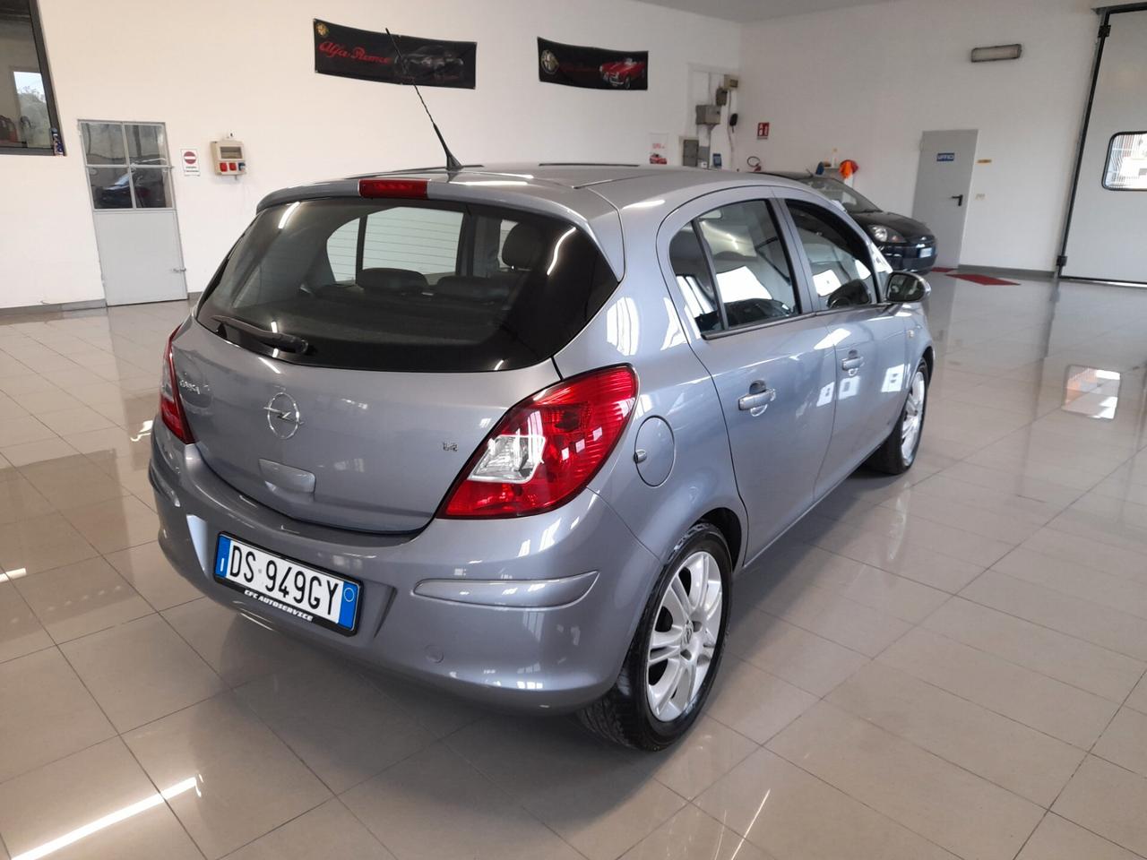 Opel Corsa 1.2 5 porte Cosmo