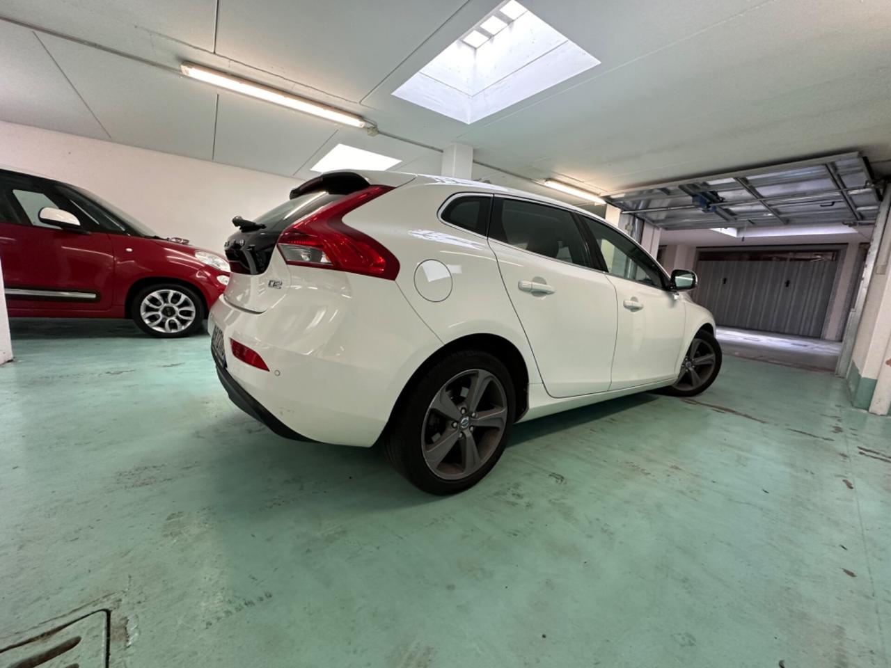 Volvo V40 D2 1.6 diesel (anche per neopatentati)