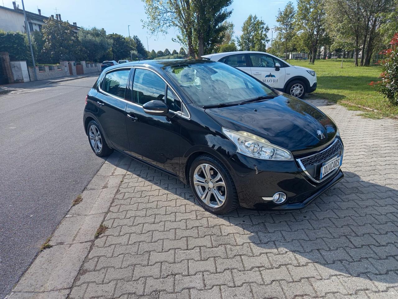 Peugeot 208 1.4 HDi 68 CV 5 porte Allure
