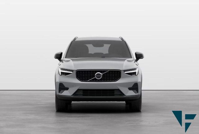 VOLVO XC40 B3 automatico Plus Dark