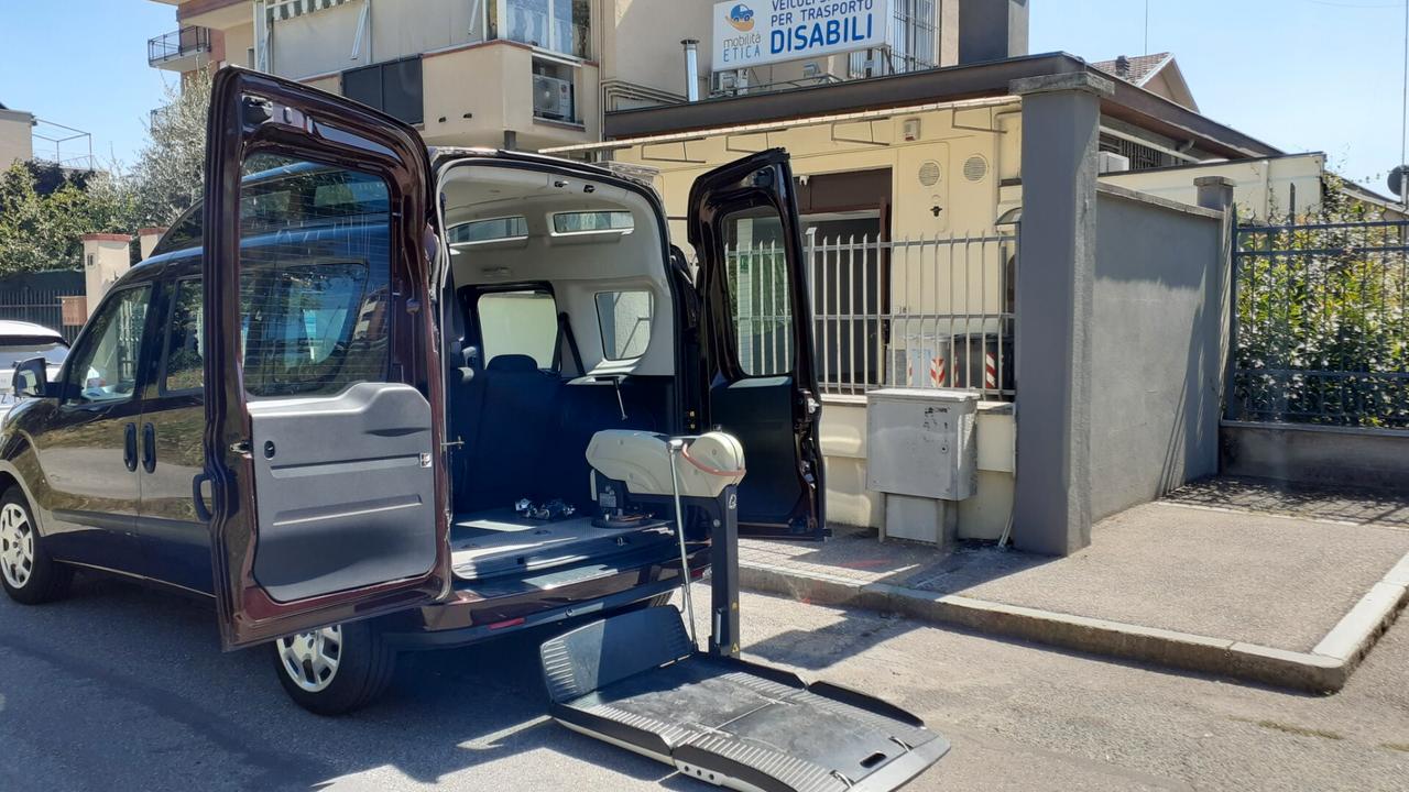 Doblo trasporto disabili benzina 51.262 KM!!