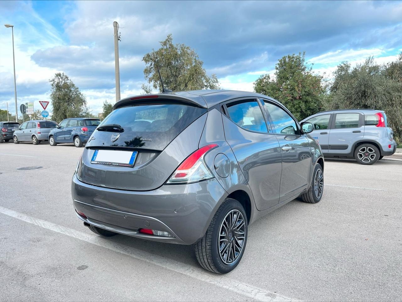 Lancia Ypsilon 1.0 FireFly 5 porte S&S Hybrid Gold